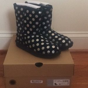 🆕 UGG black silver polkadots- women's sz 6 Minnie